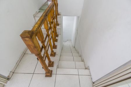 Casa para alugar com 100m², 2 quartos e 1 vaga Casa para alugar com 100m², 2 quartos e 1 vagaEscada