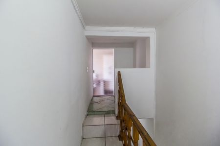 Casa para alugar com 100m², 2 quartos e 1 vaga Casa para alugar com 100m², 2 quartos e 1 vagaEscada