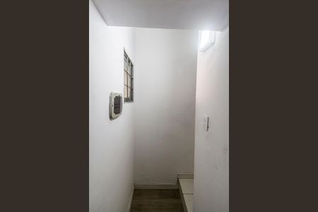 Casa para alugar com 100m², 2 quartos e 1 vaga Casa para alugar com 100m², 2 quartos e 1 vagaEscada