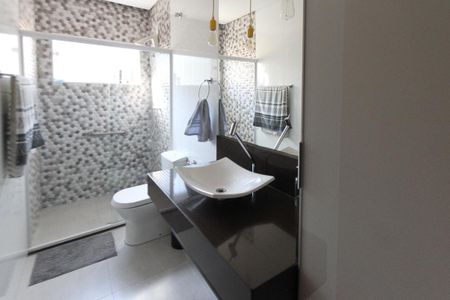 Casa à venda com 350m², 3 quartos e 4 vagas Casa à venda com 350m², 3 quartos e 4 vagasBanheiro Social