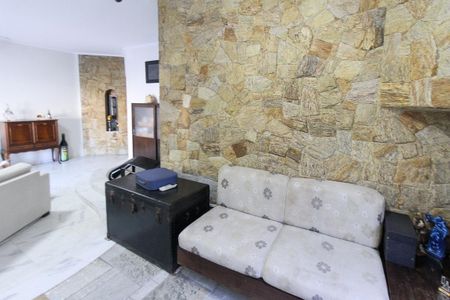 Casa à venda com 350m², 3 quartos e 4 vagas Casa à venda com 350m², 3 quartos e 4 vagasSala