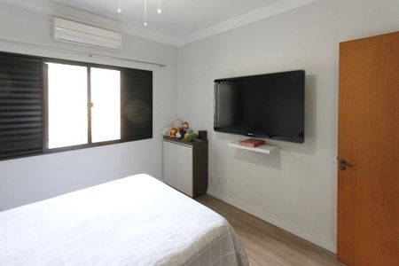 Casa à venda com 350m², 3 quartos e 4 vagas Casa à venda com 350m², 3 quartos e 4 vagasSuíte