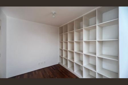 Casa à venda com 210m², 2 quartos e 2 vagas Casa à venda com 210m², 2 quartos e 2 vagasEscritório