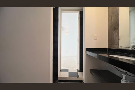 Casa à venda com 210m², 2 quartos e 2 vagas Casa à venda com 210m², 2 quartos e 2 vagasBanheiro da Suíte 1