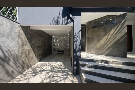 Casa à venda com 210m², 2 quartos e 2 vagas Casa à venda com 210m², 2 quartos e 2 vagasGaragem