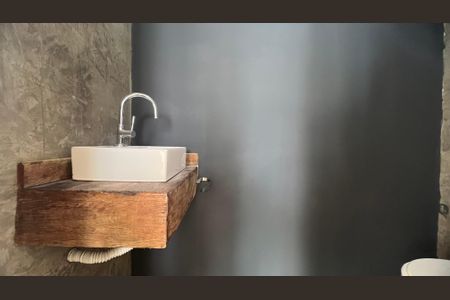 Casa à venda com 210m², 2 quartos e 2 vagas Casa à venda com 210m², 2 quartos e 2 vagasLavabo