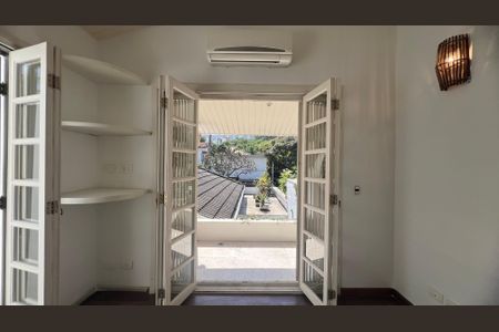 Casa à venda com 210m², 2 quartos e 2 vagas Casa à venda com 210m², 2 quartos e 2 vagasSuíte 2