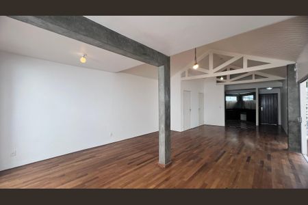 Casa à venda com 210m², 2 quartos e 2 vagas Casa à venda com 210m², 2 quartos e 2 vagasSala