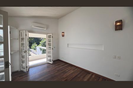 Casa à venda com 210m², 2 quartos e 2 vagas Casa à venda com 210m², 2 quartos e 2 vagasSuíte 2