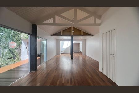 Casa à venda com 210m², 2 quartos e 2 vagas Casa à venda com 210m², 2 quartos e 2 vagasSala