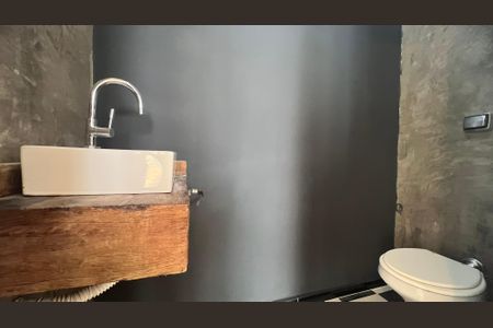 Casa à venda com 210m², 2 quartos e 2 vagas Casa à venda com 210m², 2 quartos e 2 vagasLavabo