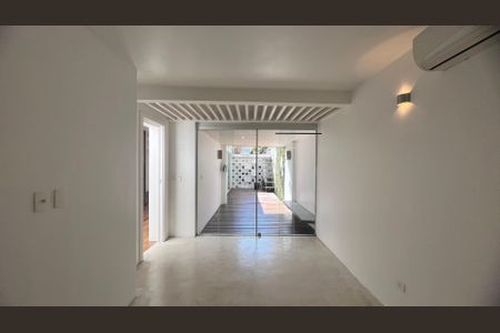 Casa à venda com 210m², 2 quartos e 2 vagas Casa à venda com 210m², 2 quartos e 2 vagasSuite 1