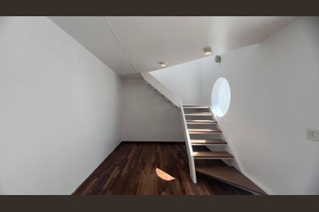 Casa à venda com 210m², 2 quartos e 2 vagas Casa à venda com 210m², 2 quartos e 2 vagasCloset da suíte 2