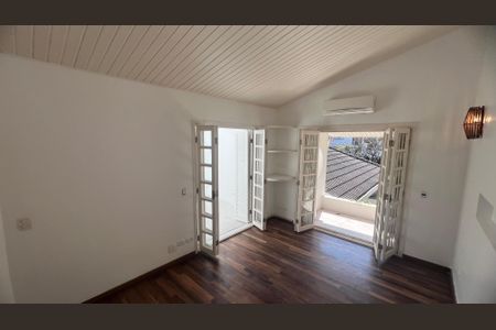 Casa à venda com 210m², 2 quartos e 2 vagas Casa à venda com 210m², 2 quartos e 2 vagasSuíte 2