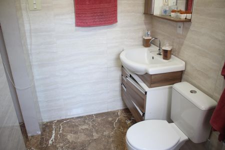 Casa à venda com 370m², 4 quartos e 7 vagasBanheiro Suíte 2