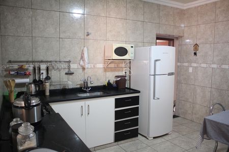 Casa à venda com 370m², 4 quartos e 7 vagasCozinha Casa 2