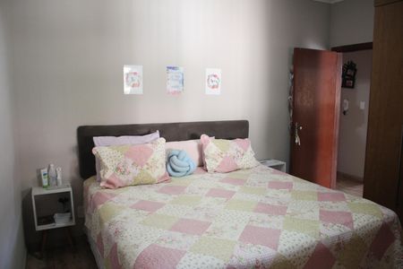 Casa à venda com 370m², 4 quartos e 7 vagasSuíte 2