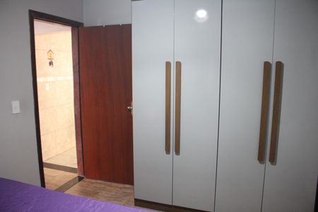 Casa à venda com 370m², 4 quartos e 7 vagasQuarto 2 Casa 2