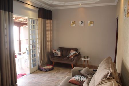 Casa à venda com 370m², 4 quartos e 7 vagasSala 2 Casa 2