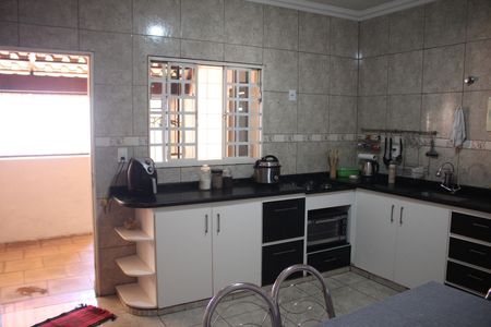 Casa à venda com 370m², 4 quartos e 7 vagasCozinha Casa 2