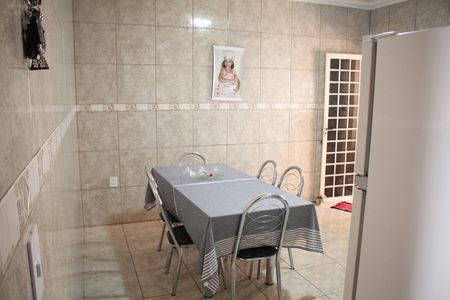 Casa à venda com 370m², 4 quartos e 7 vagasCozinha Casa 2