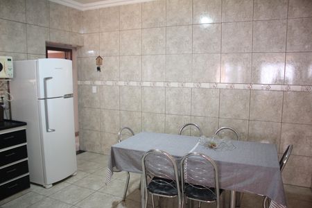 Casa à venda com 370m², 4 quartos e 7 vagasCozinha Casa 2