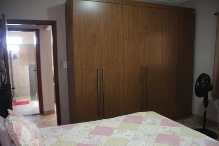 Casa à venda com 370m², 4 quartos e 7 vagasSuíte 2