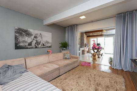 Casa à venda com 150m², 2 quartos e 3 vagas Casa à venda com 150m², 2 quartos e 3 vagasSala