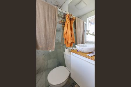 Casa à venda com 150m², 2 quartos e 3 vagas Casa à venda com 150m², 2 quartos e 3 vagasBanheiro da Suíte