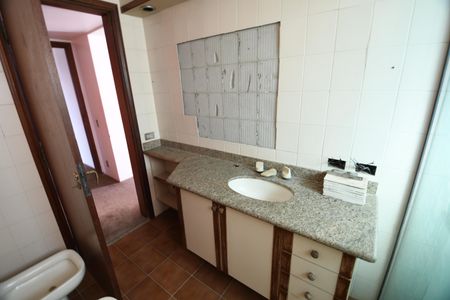 Apartamento à venda com 450m², 4 quartos e 4 vagasBanheiro Suíte 2