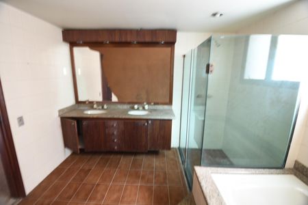 Apartamento à venda com 450m², 4 quartos e 4 vagasBanheiro Suíte 1