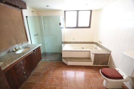 Apartamento à venda com 450m², 4 quartos e 4 vagasBanheiro Suíte 1