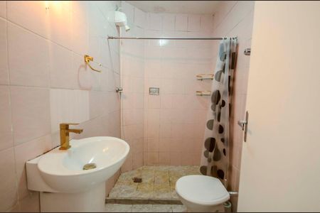 Casa para alugar com 100m², 3 quartos e 1 vaga Casa para alugar com 100m², 3 quartos e 1 vagaBanheiro Social