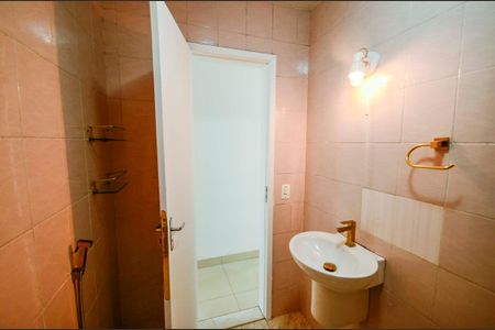 Casa para alugar com 100m², 3 quartos e 1 vaga Casa para alugar com 100m², 3 quartos e 1 vagaBanheiro Social