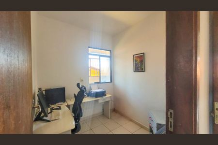 Apartamento à venda com 266m², 3 quartos e 4 vagasEscritório