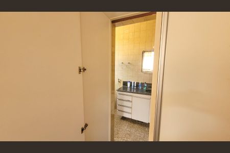Apartamento à venda com 266m², 3 quartos e 4 vagasBanheiro