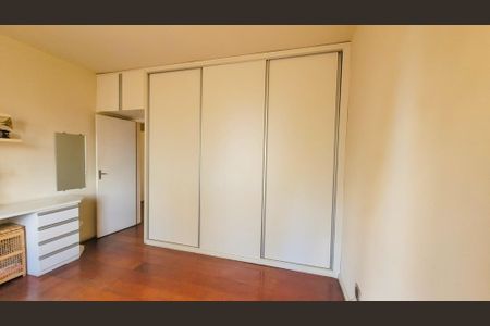 Apartamento à venda com 266m², 3 quartos e 4 vagasQuarto 6