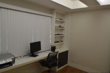 Casa de condomínio à venda com 390m², 5 quartos e 4 vagasSuíte 3