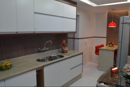 Casa de condomínio à venda com 390m², 5 quartos e 4 vagasCozinha