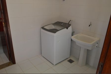 Casa de condomínio à venda com 390m², 5 quartos e 4 vagasÁrea de Serviço