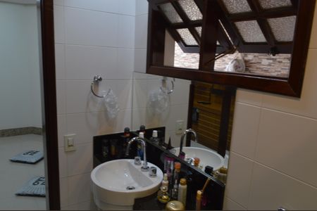 Casa de condomínio à venda com 390m², 5 quartos e 4 vagasBanheiro da Suíte 1