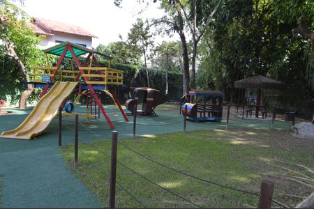 Casa de condomínio à venda com 390m², 5 quartos e 4 vagasÁrea comum - Playground