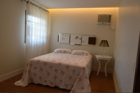 Casa de condomínio à venda com 390m², 5 quartos e 4 vagasSuíte 2