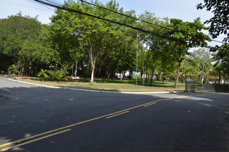 Casa de condomínio à venda com 390m², 5 quartos e 4 vagasÁrea comum - Vista da Rua