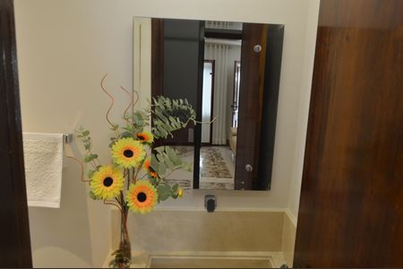 Casa de condomínio à venda com 390m², 5 quartos e 4 vagasLavabo