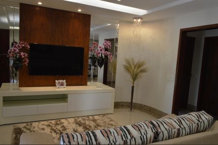 Casa de condomínio à venda com 390m², 5 quartos e 4 vagasSala de TV