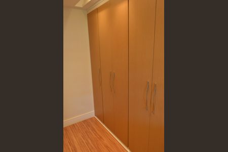 Casa de condomínio à venda com 390m², 5 quartos e 4 vagasCloset da Suíte 2