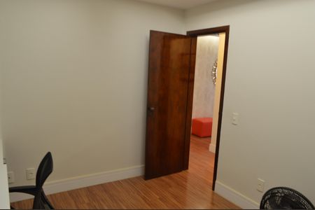 Casa de condomínio à venda com 390m², 5 quartos e 4 vagasSuíte 3