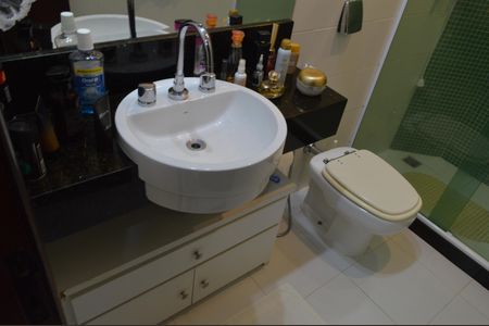 Casa de condomínio à venda com 390m², 5 quartos e 4 vagasBanheiro da Suíte 1