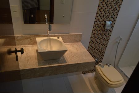 Casa de condomínio à venda com 390m², 5 quartos e 4 vagasBanheiro da Suíte 3